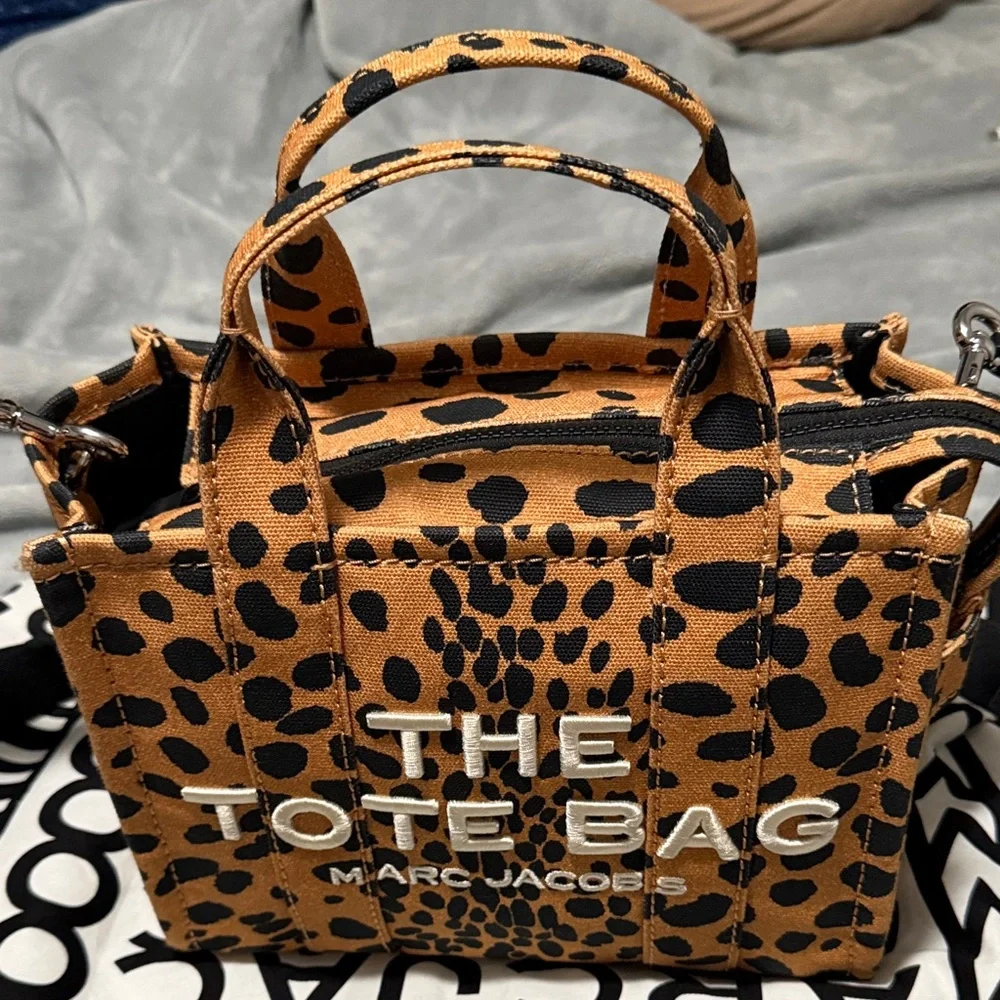 Marc Jacobs - LAST CHANCE listing will be removed 1/22/26 - Picture 2 of 5